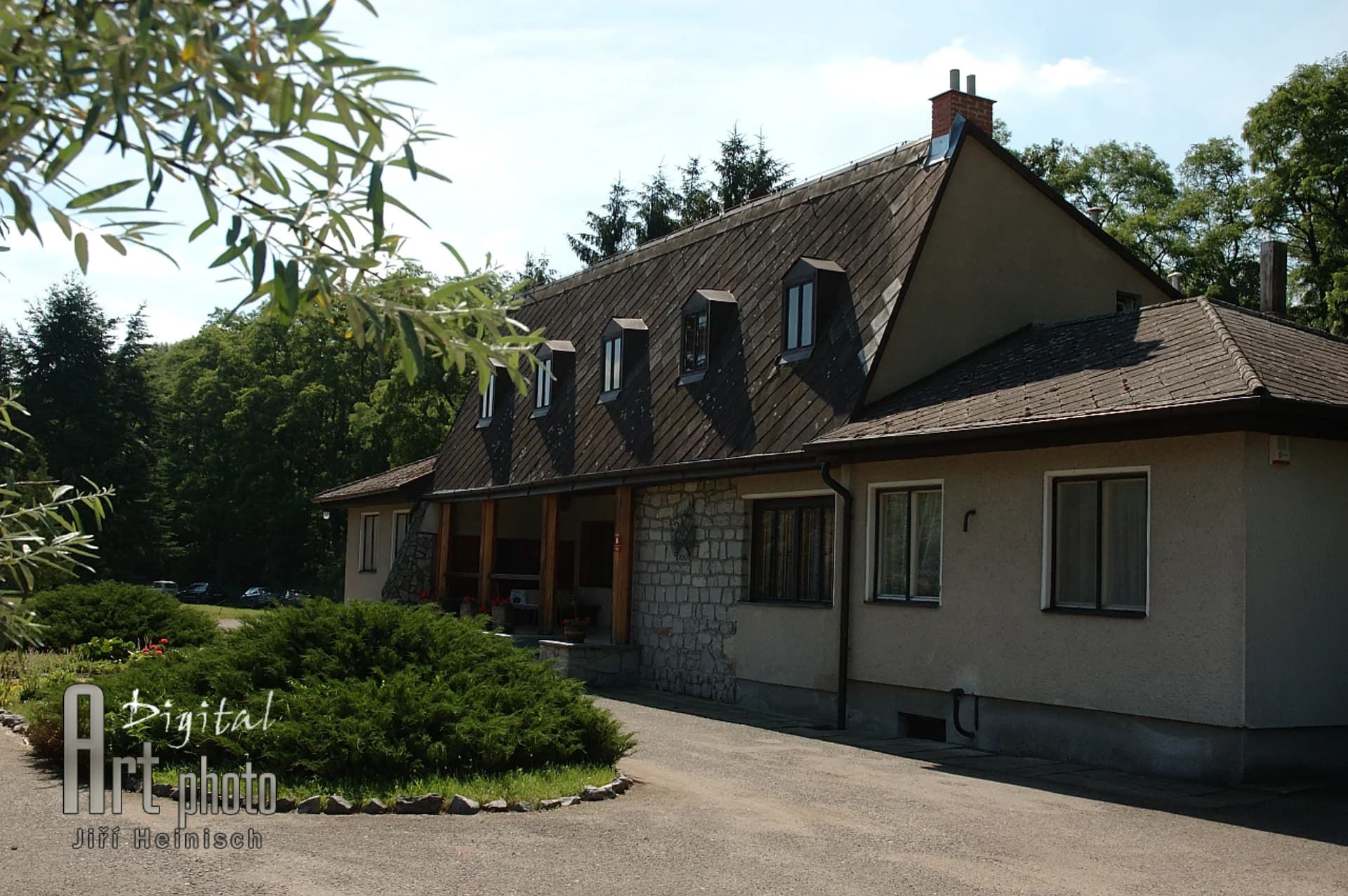 Lovecká chata Myslivna Hrušovany - hlavní budova